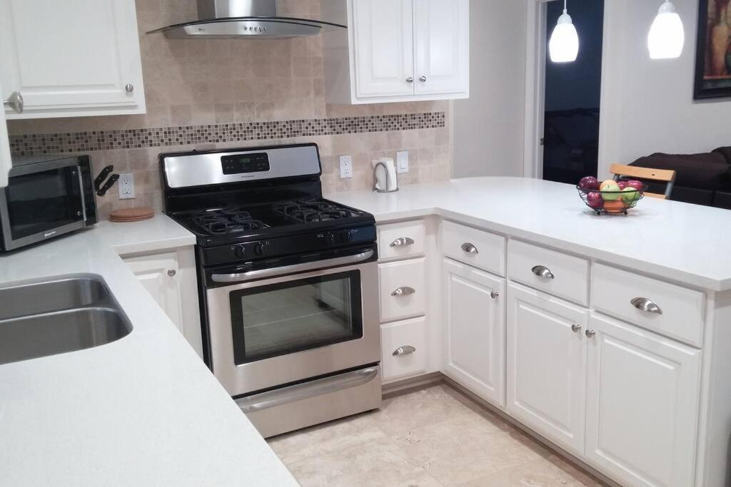 Family Getaway 3 Bedroom 2 Bath In Lomita, Ca. * Los Ángeles